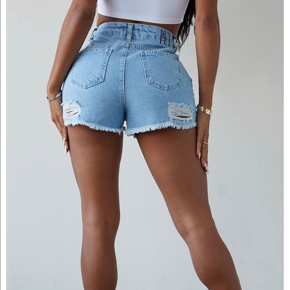 Shape Bleach Wash Ripped Hem Denim Shorts - Picture 3 of 7
